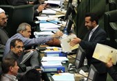 "حجتی"  از مجلس کارت زرد گرفت
