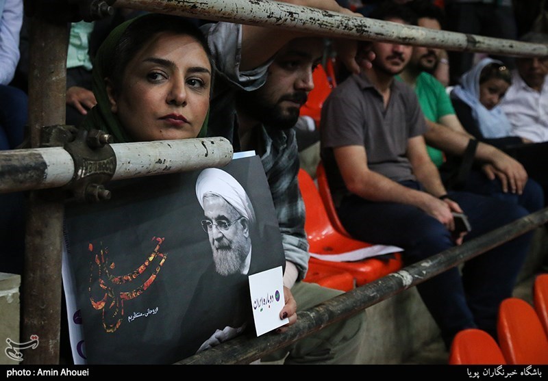  همایش جوانان و دانشجویان حامی روحانی