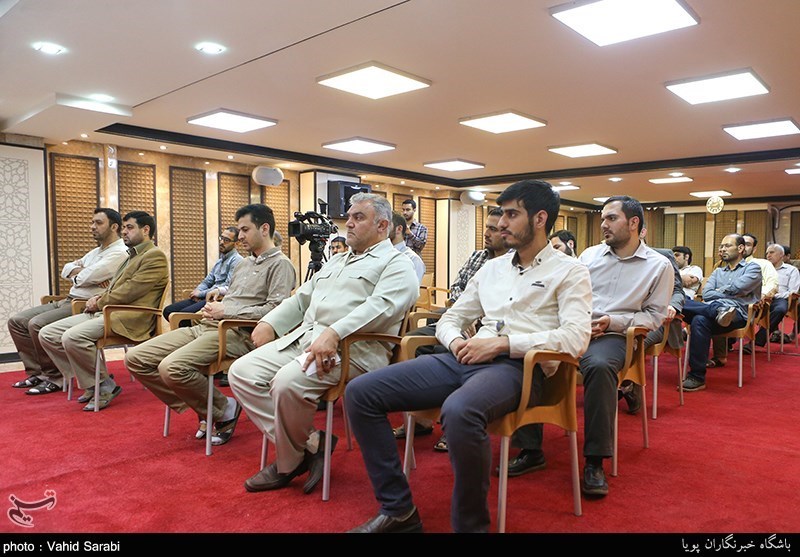 کرسی تلاوت تسنیم
