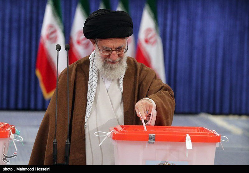 حضور رهبر معظم انقلاب در پای صندوق رای