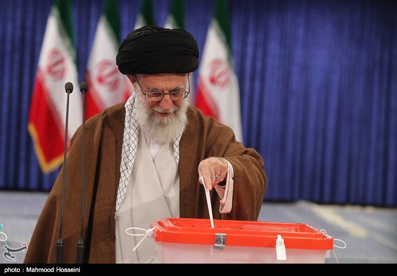 حضور رهبر معظم انقلاب در پای صندوق رای