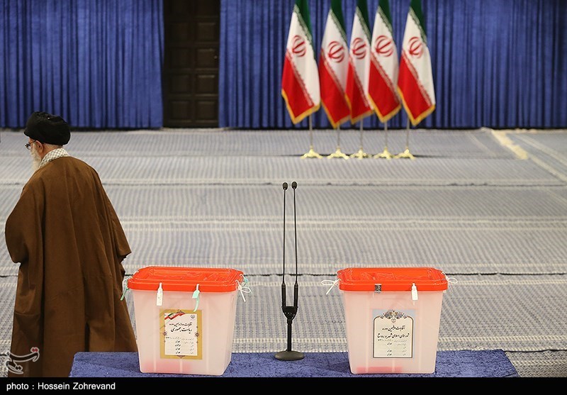 حضور رهبر معظم انقلاب در پای صندوق رای