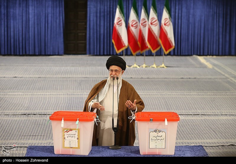 حضور رهبر معظم انقلاب در پای صندوق رای