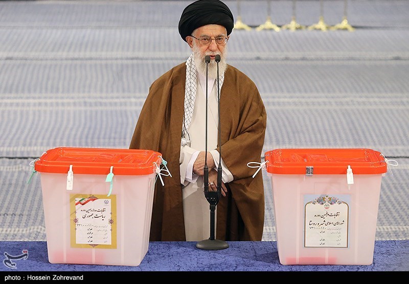 حضور رهبر معظم انقلاب در پای صندوق رای
