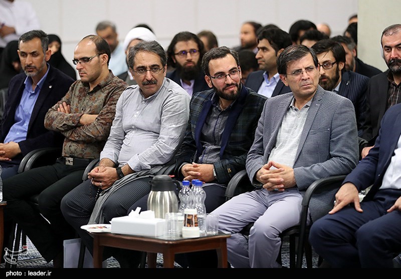 دیدار جمعی از شاعران و اهالی فرهنگ و ادب با رهبر معظم انقلاب