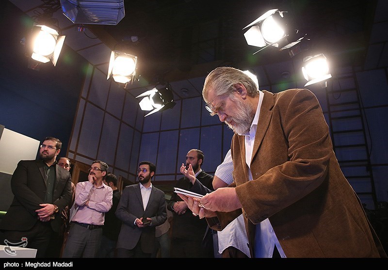 چرا نهادها در جمهوری اسلامی به فساد کشیده می‌شوند/ تلویزیون در مورد تأکید رهبری روی طب سنتی کم‌کاری می‌کند