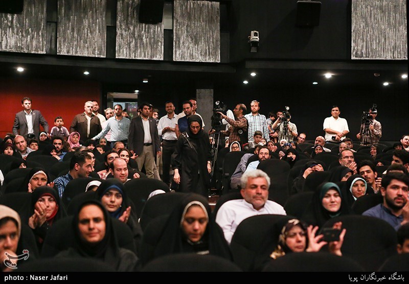 آیین تقدیر خبرگزاری تسنیم از عوامل فیلم ویلایی ها