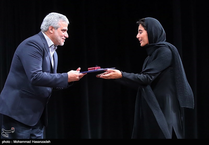آیین تقدیر خبرگزاری تسنیم از عوامل فیلم ویلایی ها