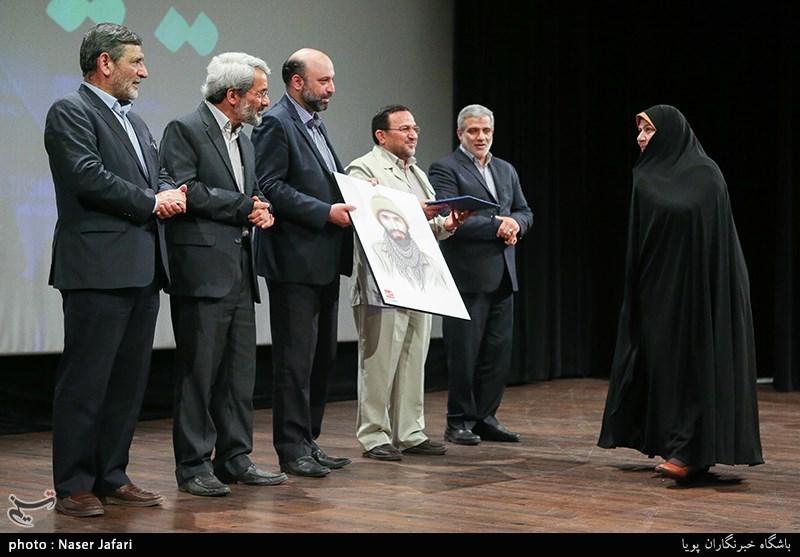 آیین تقدیر خبرگزاری تسنیم از عوامل فیلم ویلایی ها