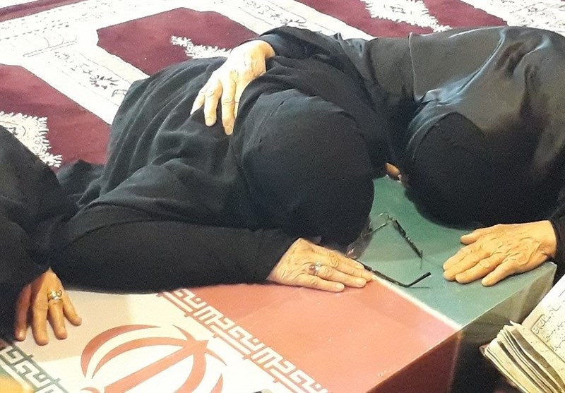 دیدار مادر شهید غواص شهید عبدالکریم کجبافی(کجباف) با فرزندش پس از 32 سال