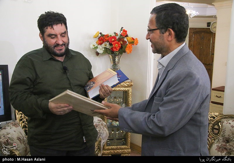 دیدار جامعه قرآنی با خانواده شهید رضا ترابی