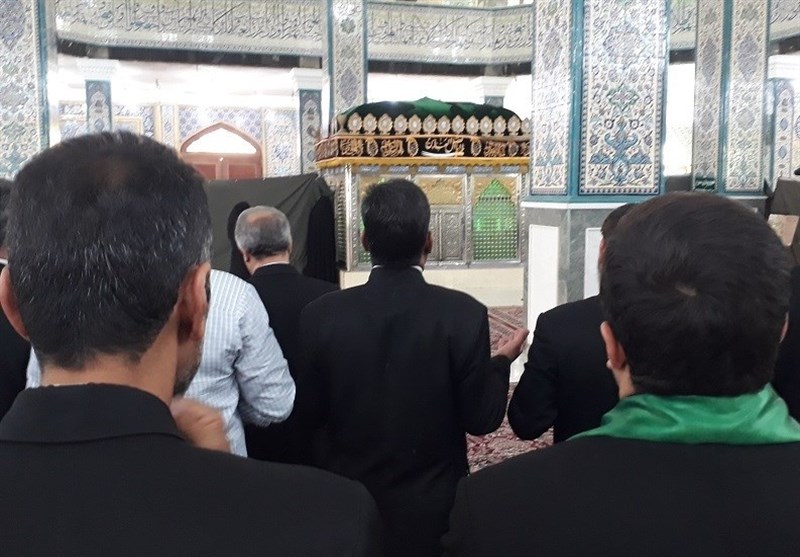 مناجات خوانی خدام آستان قدس رضوی در حرم علی‌بن مهزیاری اهوازی