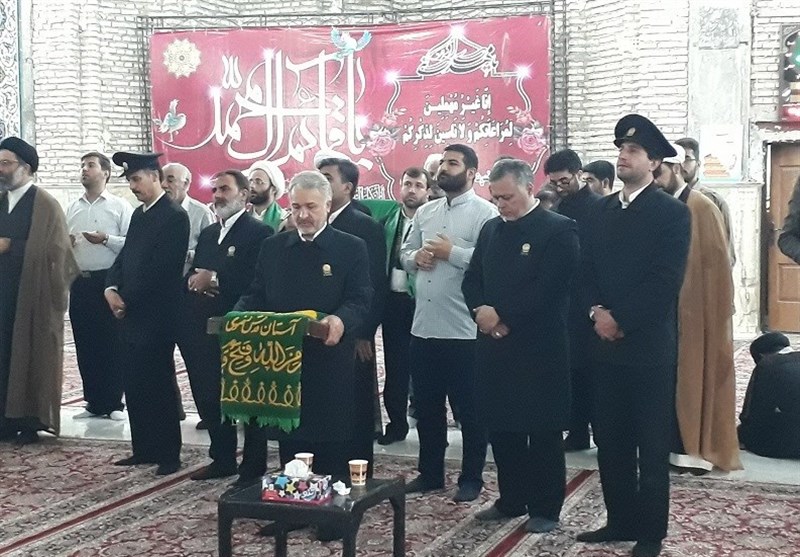 مناجات خوانی خدام آستان قدس رضوی در حرم علی‌بن مهزیاری اهوازی