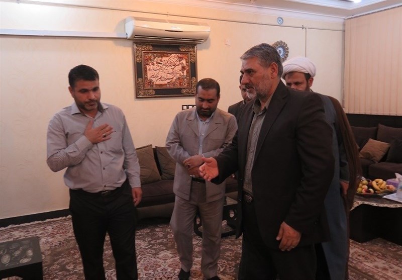 دیدار فرمانده سپاه خوزستان با خانواده شهید مدافع حرم سید مهدی موسوی 