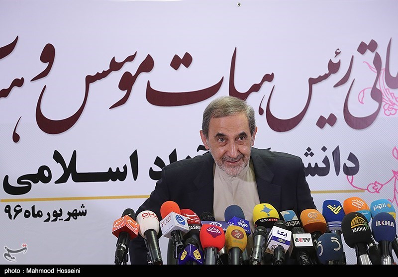 نشست خبری ولایتی رئیس هیئت مؤسس دانشگاه آزاد