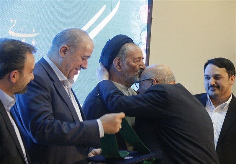 تجلیل از خبرنگاران سادات