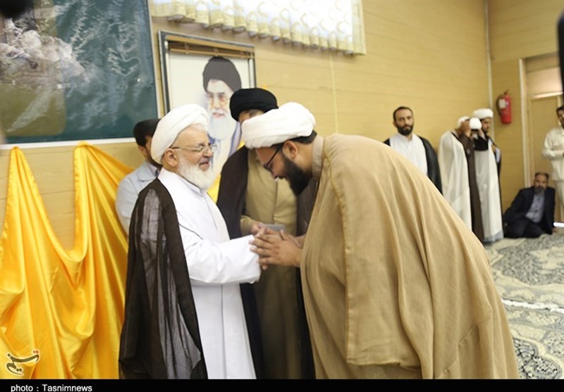 عمامه گذاری طلاب حوزه علمیه یزد توسط آیت الله ناصری یزدی در روز عید غدیر