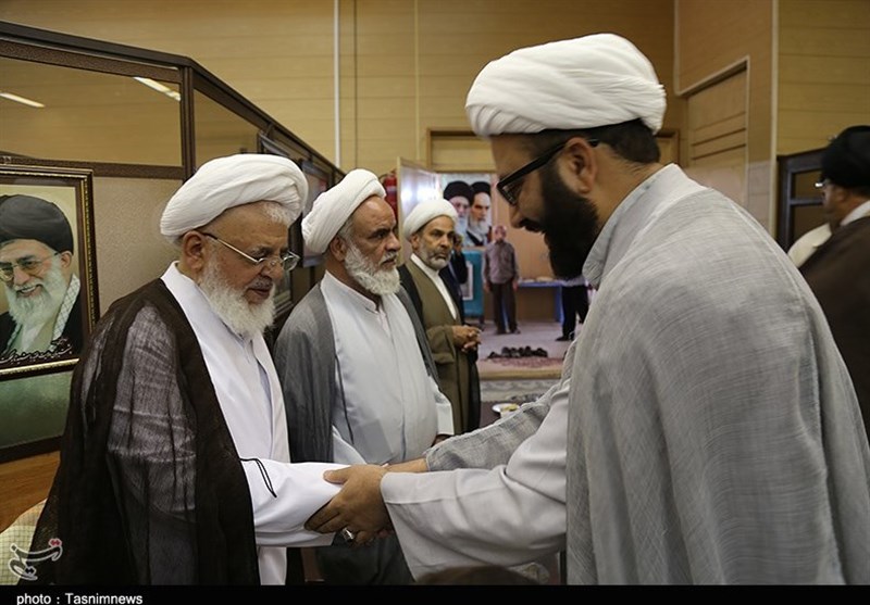 عمامه گذاری طلاب حوزه علمیه یزد توسط آیت الله ناصری یزدی در روز عید غدیر