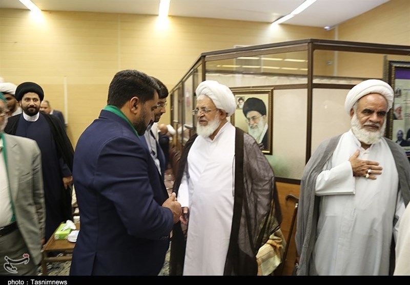 عمامه گذاری طلاب حوزه علمیه یزد توسط آیت الله ناصری یزدی در روز عید غدیر
