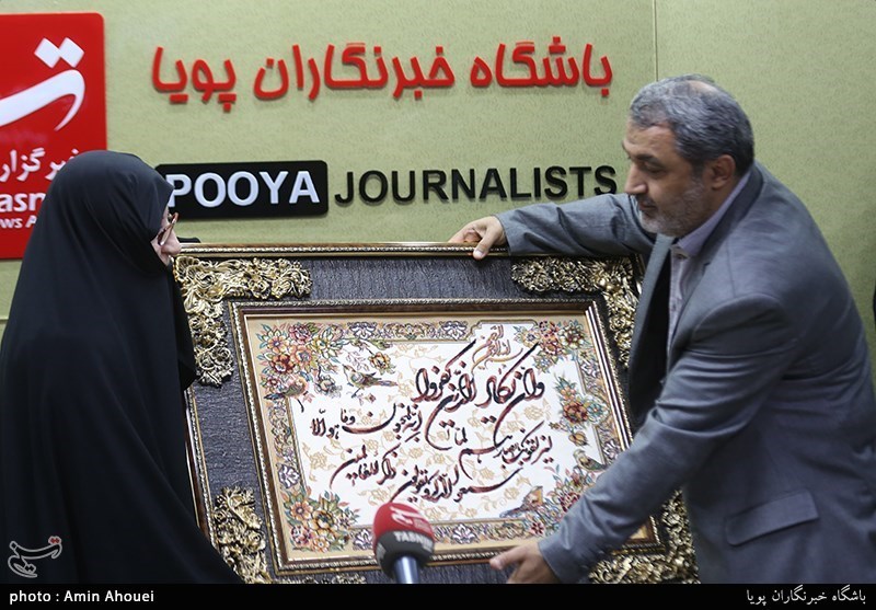 تجلیل از مادران چند شهید دوران دفاع مقدس