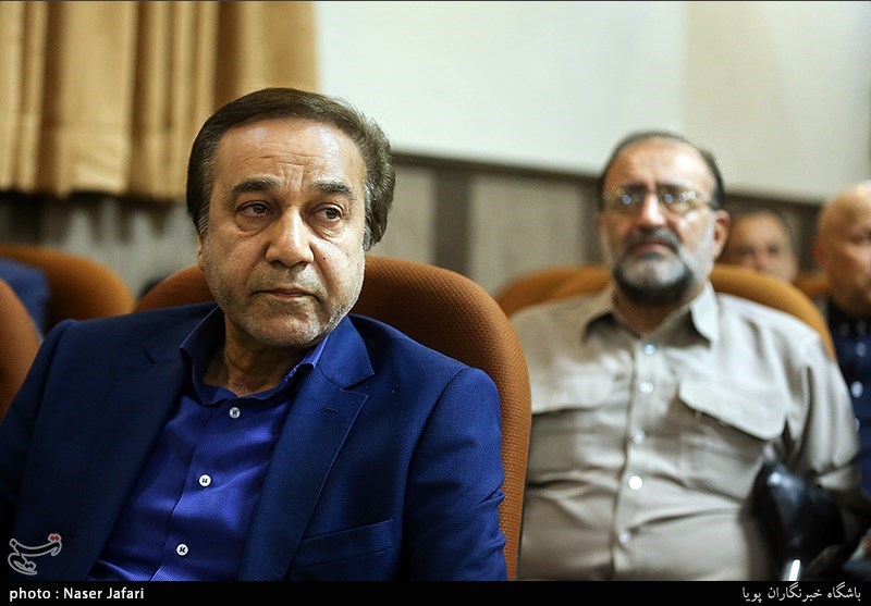 نشست هم اندیشی اصحاب فرهنگ، هنر و رسانه عرصه دفاع مقدس با وزیر ارشاد