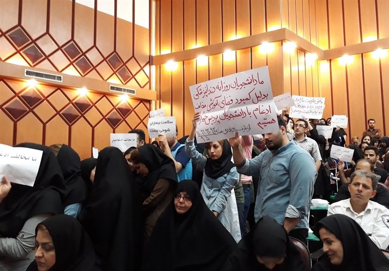 اعتراض دانشجویان دندانپزشکی به یک تصمیم دانشگاه علوم پزشکی اهواز