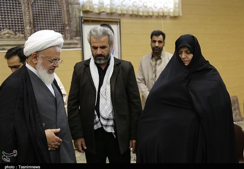 دیدار خانواده شهید حججی با آیت الله ناصری یزدی