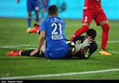 نمای زشت ورزشگاه پُر از زباله و صندلی شکسته در پایان دربی + فیلم و عکس