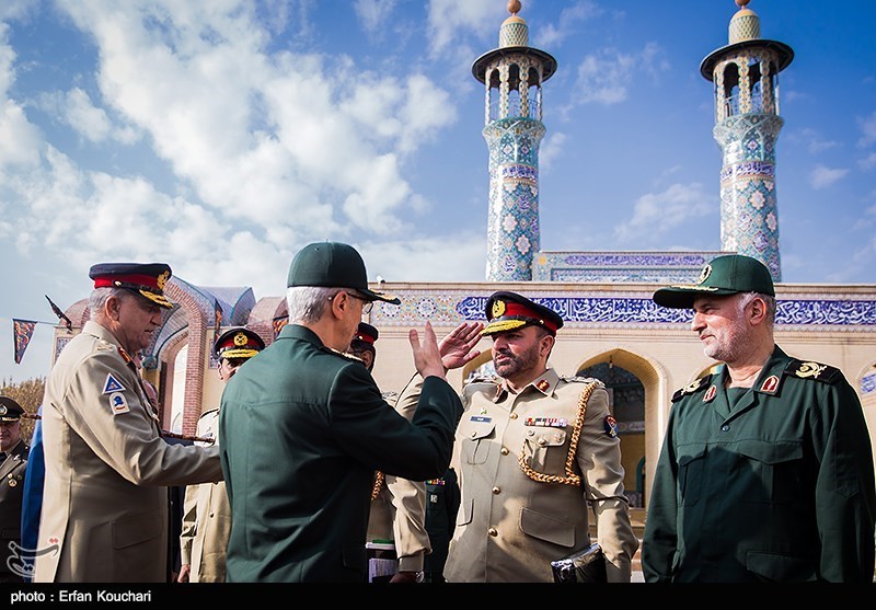 دیدار فرمانده ارتش پاکستان با سرلشکر باقری