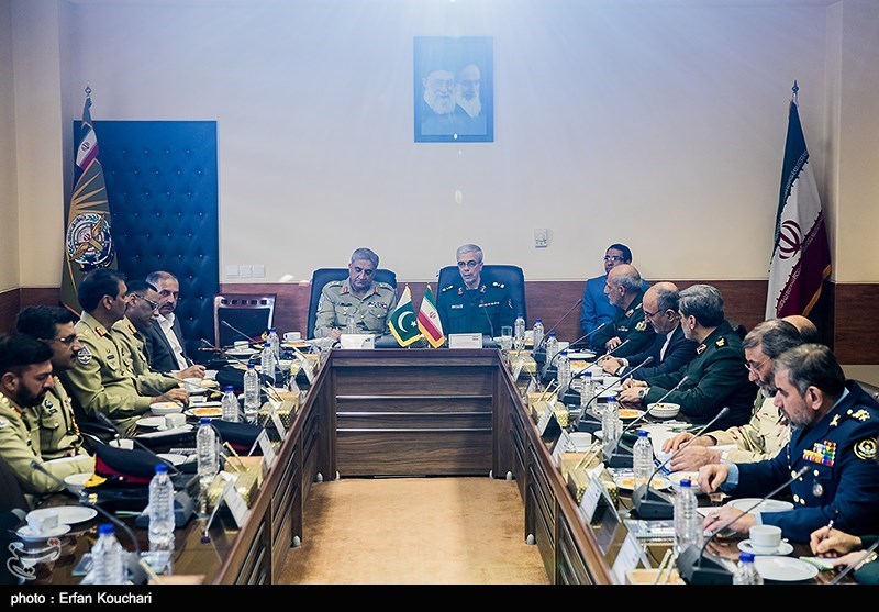 دیدار فرمانده ارتش پاکستان با سرلشکر باقری