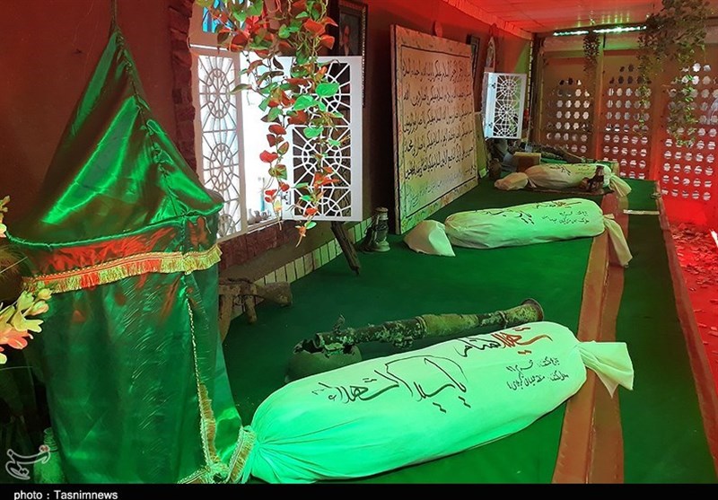 حضور زائران اربعین در معراج شهدای اهواز