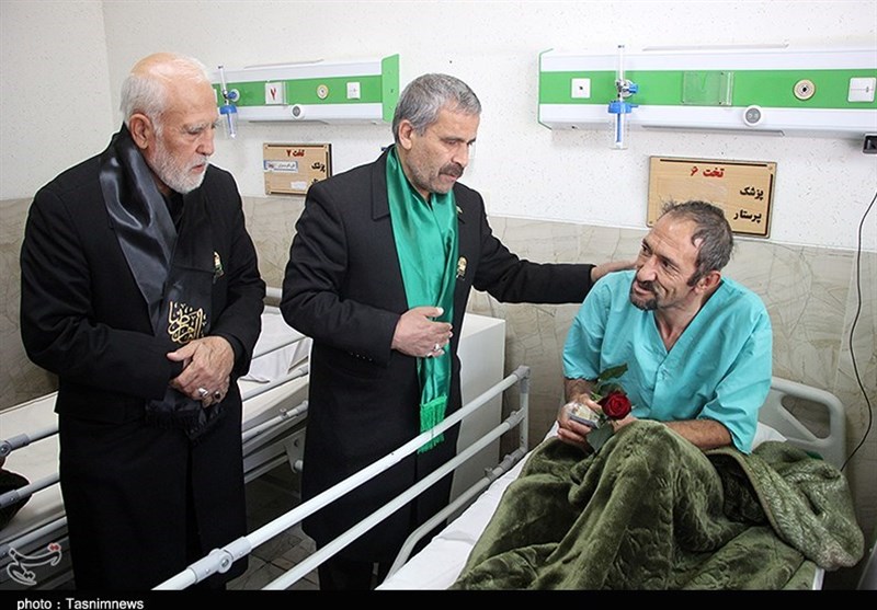 عیادت خادمان آستان قدس رضوی از بیماران یزد