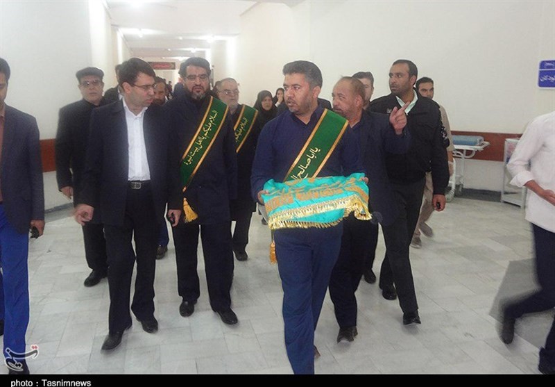 دیدار خادمان مسجد مقدس جمکران با بیماران بیمارستان افضلی پور کرمان