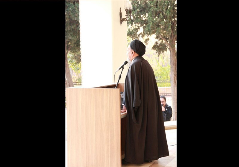 رونمایی مجسمه استاد ممیز
