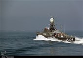 تحویل‌ ناو موشک انداز سپر به نیروی دریای ارتش توسط وزارت دفاع