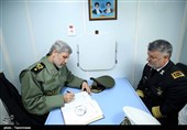 تحویل‌ ناو موشک انداز سپر به نیروی دریای ارتش توسط وزارت دفاع