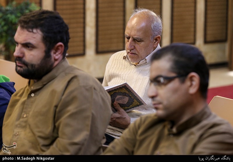 کرسی تلاوت تسنیم