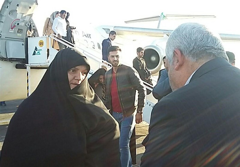 استقبال از خانواده شهید حججی در فرودگاه کرمان