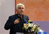 فرهاد رهبر: از روند سنتی راه‌اندازی رشته خارج شویم