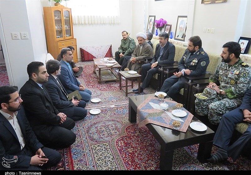 دیدار امیر اسماعیلی با سه خانواده معظم شهید در دامغان