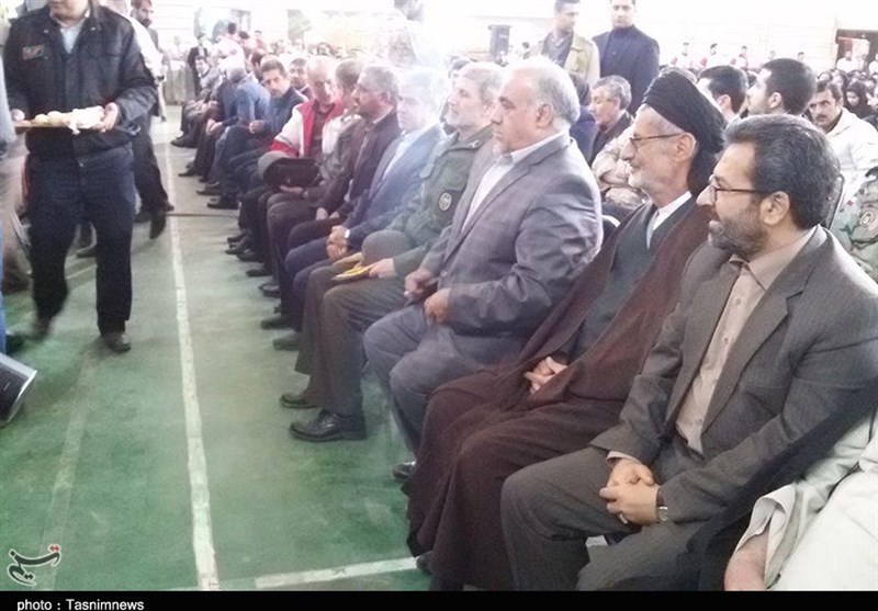 بازدید وزیر دفاع از مناطق زلزله‌زده