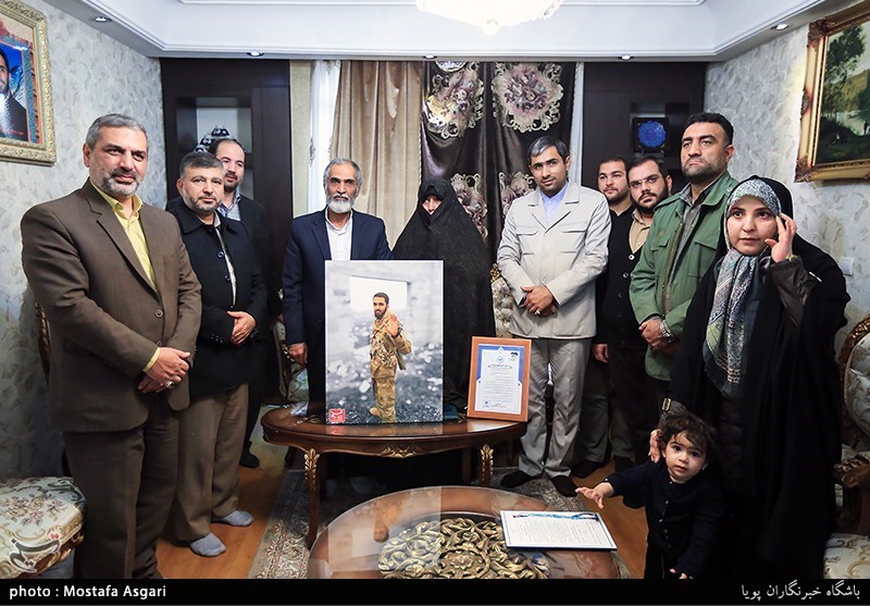 دیدار با خانواده شهید مدافع حرم حسین معز غلامی