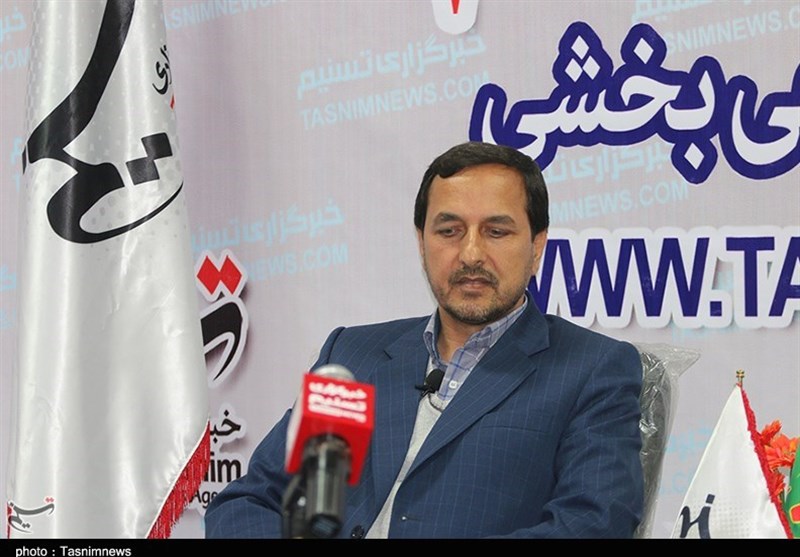 بازدید مدیر کل فرهنگ و ارشاد اسلامی استان کرمان از غرفه خبرگزاری تسنیم در شانزدهمین نمایشگاه کتاب کرمان