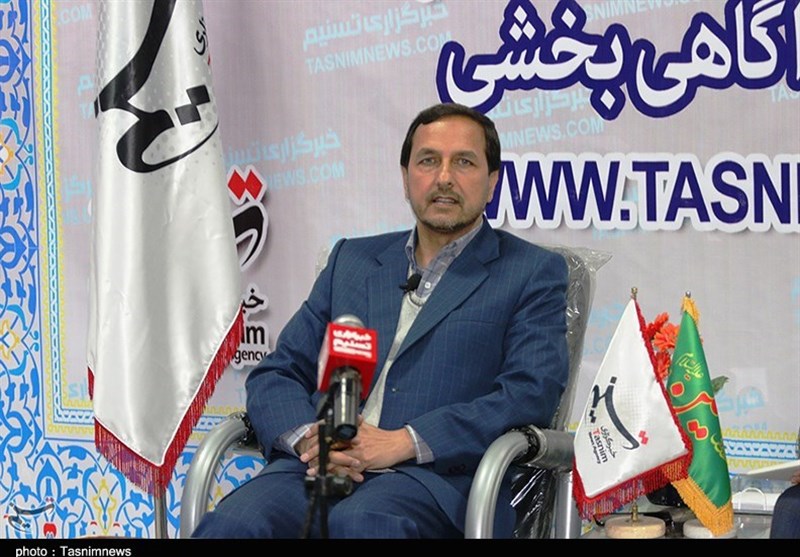 بازدید مدیر کل فرهنگ و ارشاد اسلامی استان کرمان از غرفه خبرگزاری تسنیم در شانزدهمین نمایشگاه کتاب کرمان