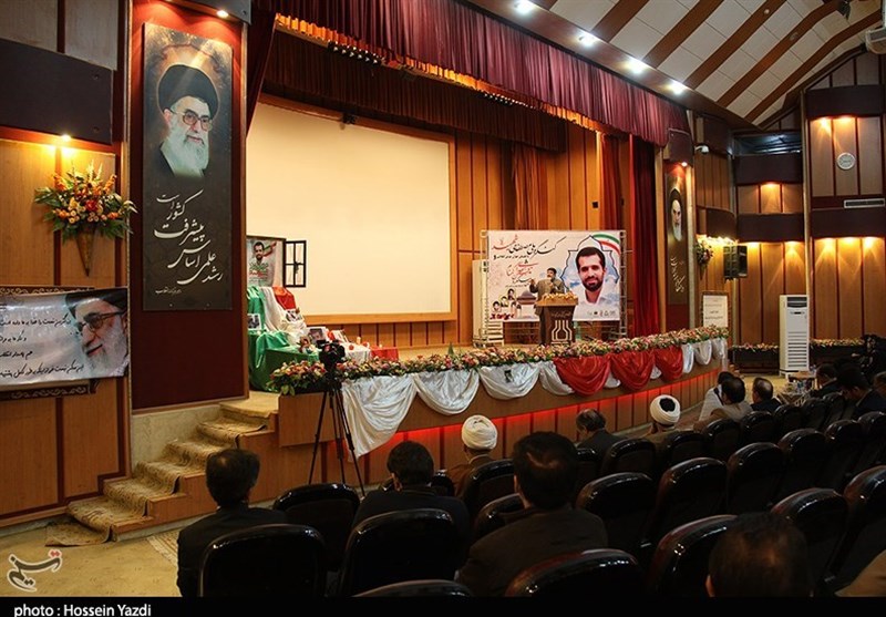 تجلیل از شهید احمدی روشن در اهواز