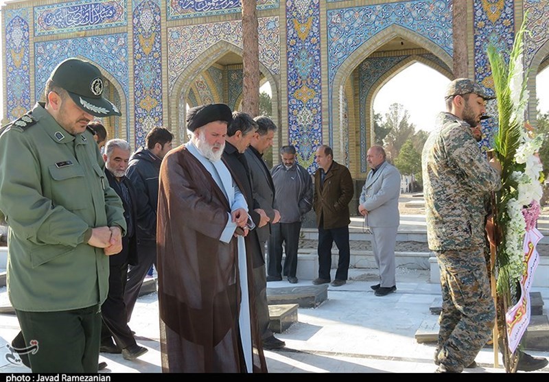 گلباران مزار شهدا دهه فجر دامغان//12