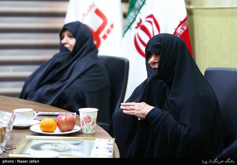 تجلیل از خانواده شهدای انقلاب اسلامی در باشگاه خبرنگاران پویا