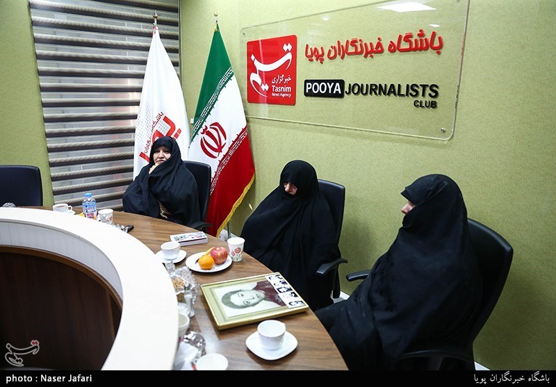 تجلیل از خانواده شهدای انقلاب اسلامی در باشگاه خبرنگاران پویا
