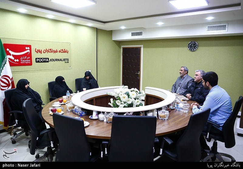 تجلیل از خانواده شهدای انقلاب اسلامی در باشگاه خبرنگاران پویا