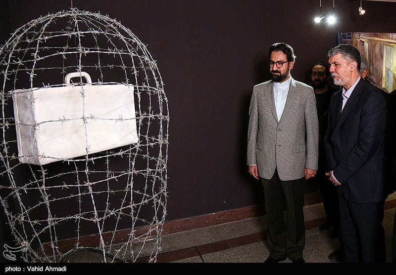 بازدید وزیر ارشاد از جشنواره هنرهای تجسمی فجر